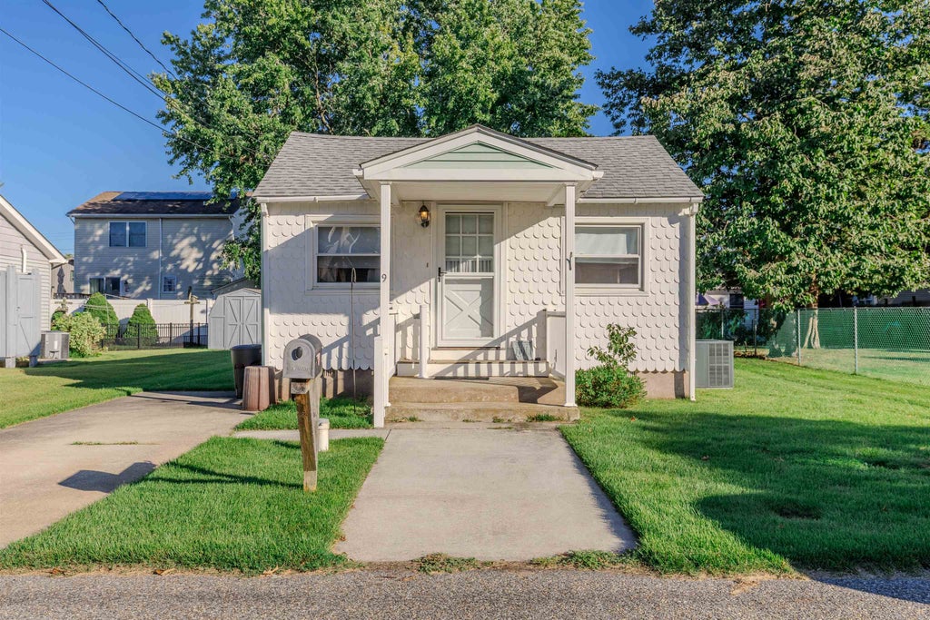 Photo of 9 Maplewood Avenue, Villas, NJ 08251 (MLS # 262636)