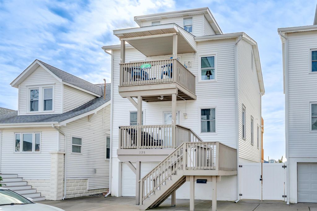 Photo of 228 W Magnolia Avenue #B, Wildwood, NJ 08260 (MLS # 260032)