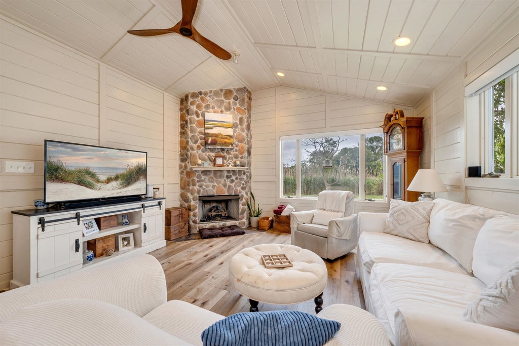 Photo of 14 Fox Run Road, Cape May Court House, NJ 08210 (MLS # 262746)