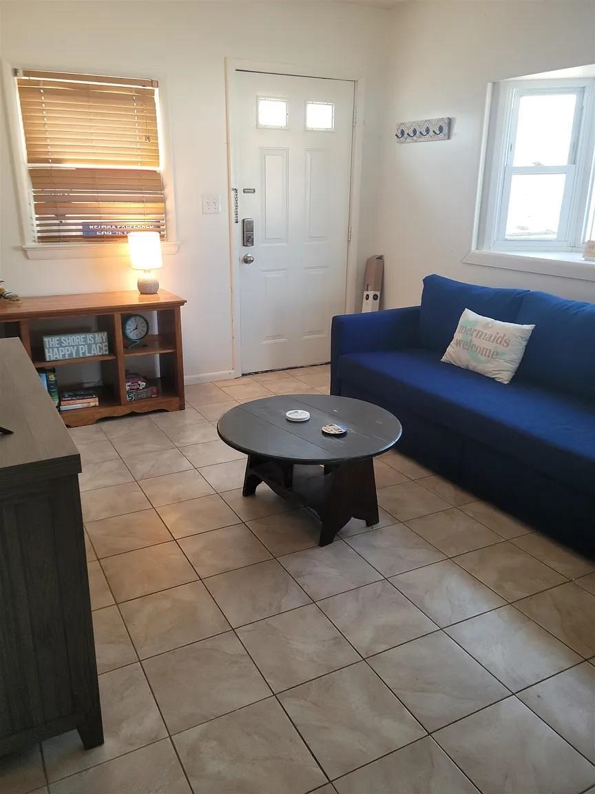 327 W Maple Avenue #C, Wildwood, New Jersey image 2