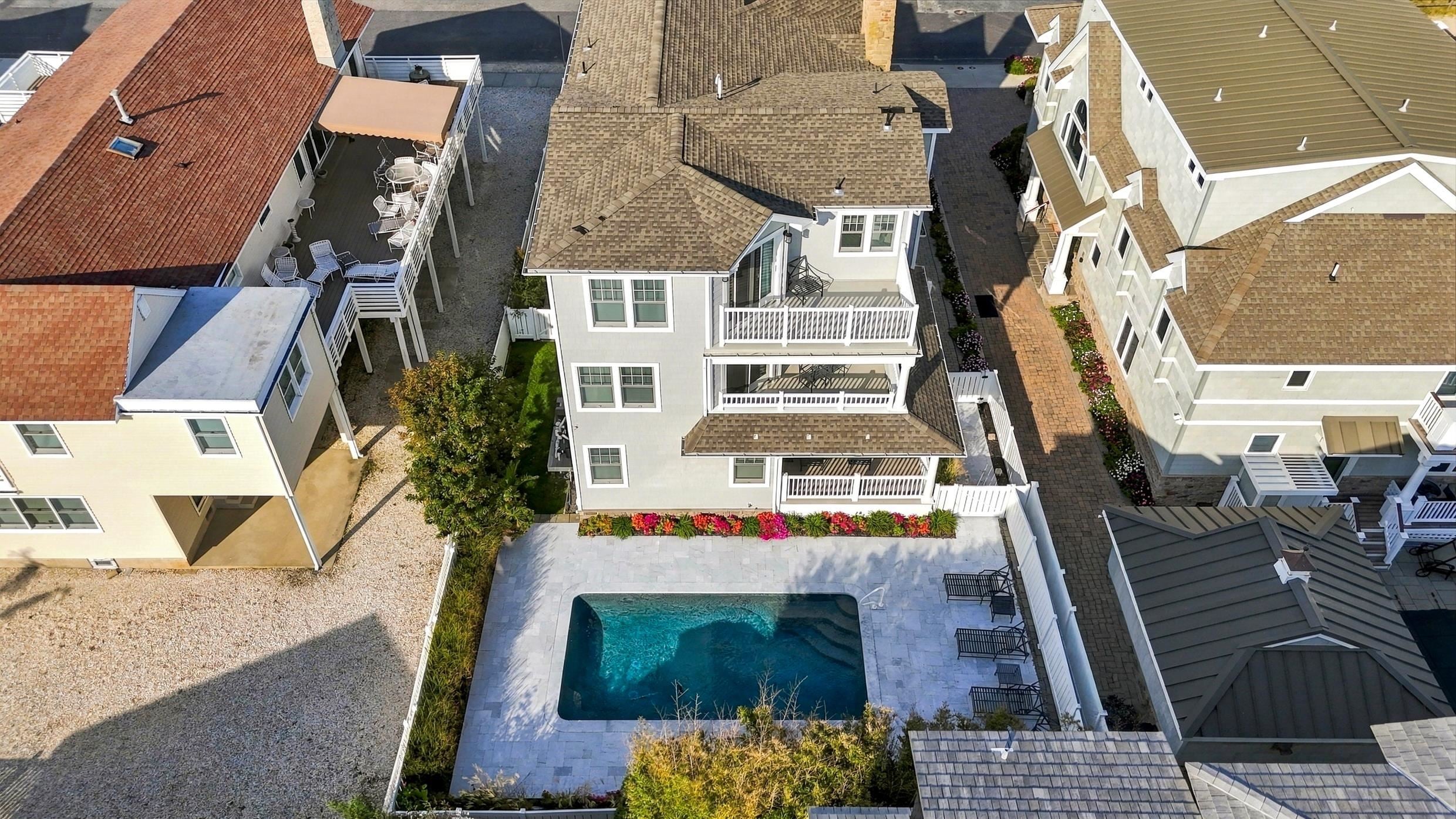 84 E 19th Street