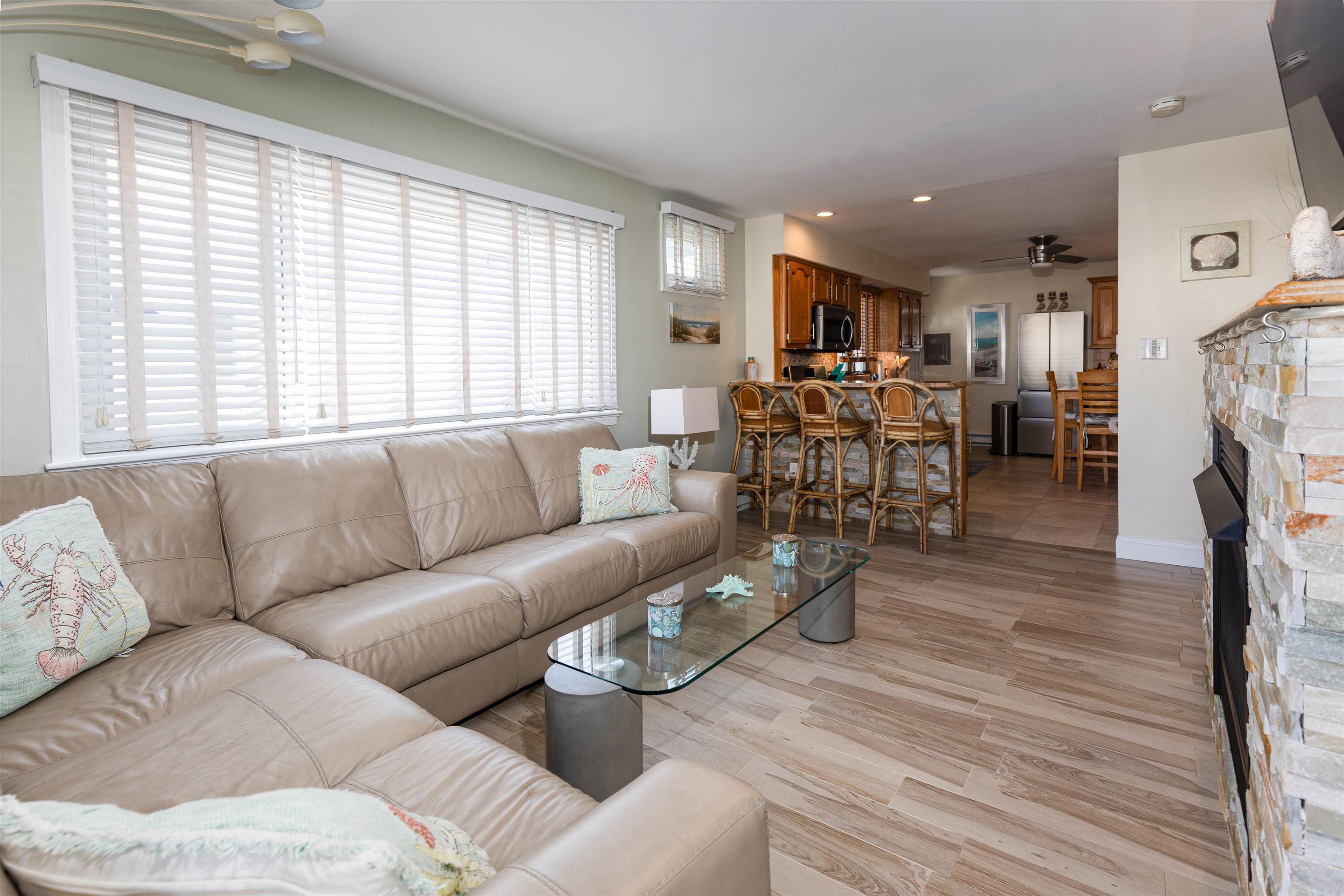 318 E Hollywood Avenue 1