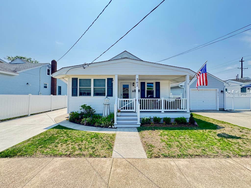 Photo of 202 E Saint Paul Avenue, Wildwood Crest, NJ 08260 (MLS # 262035)