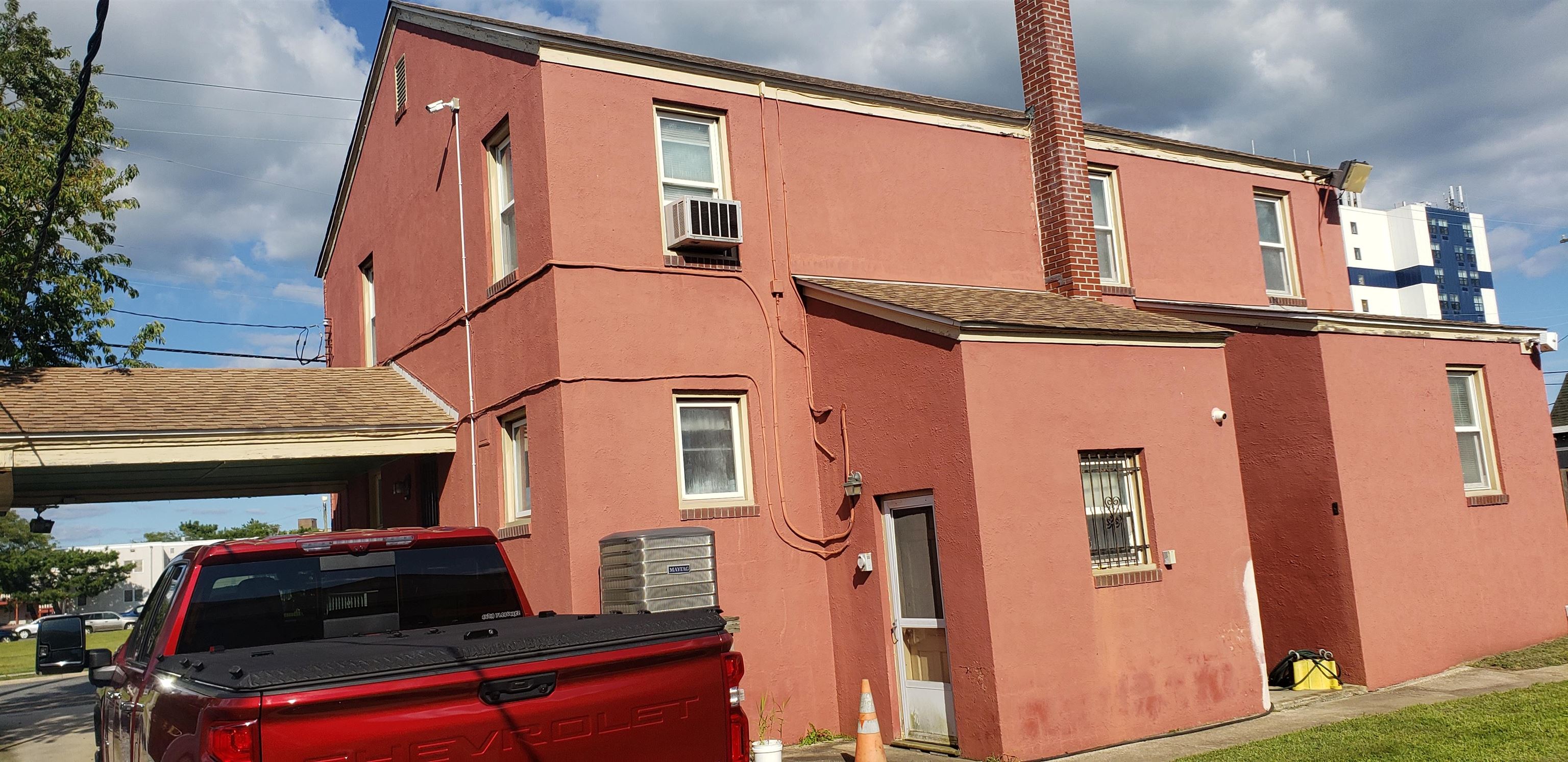 138 W Garfield Avenue