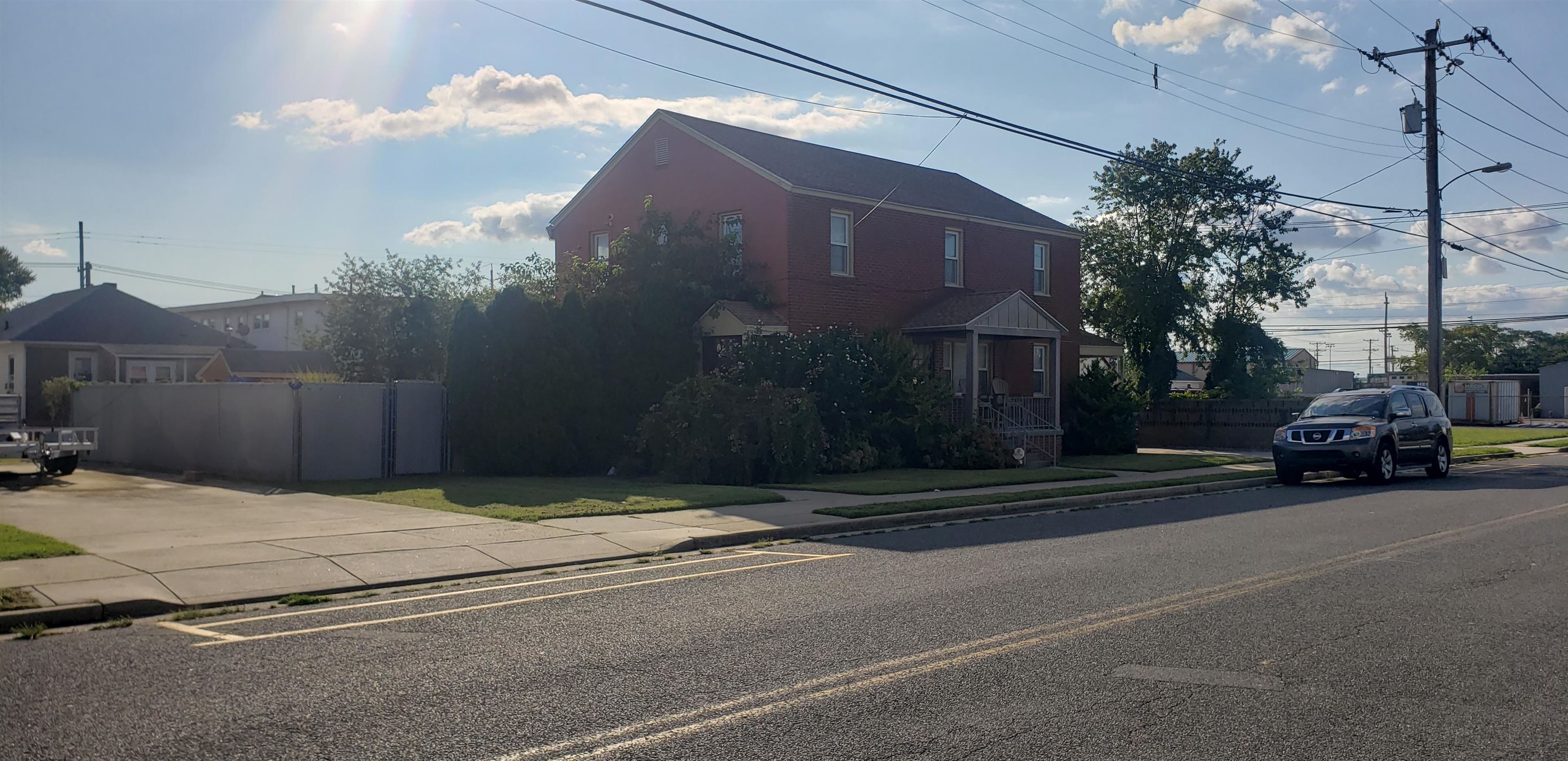 138 W Garfield Avenue
