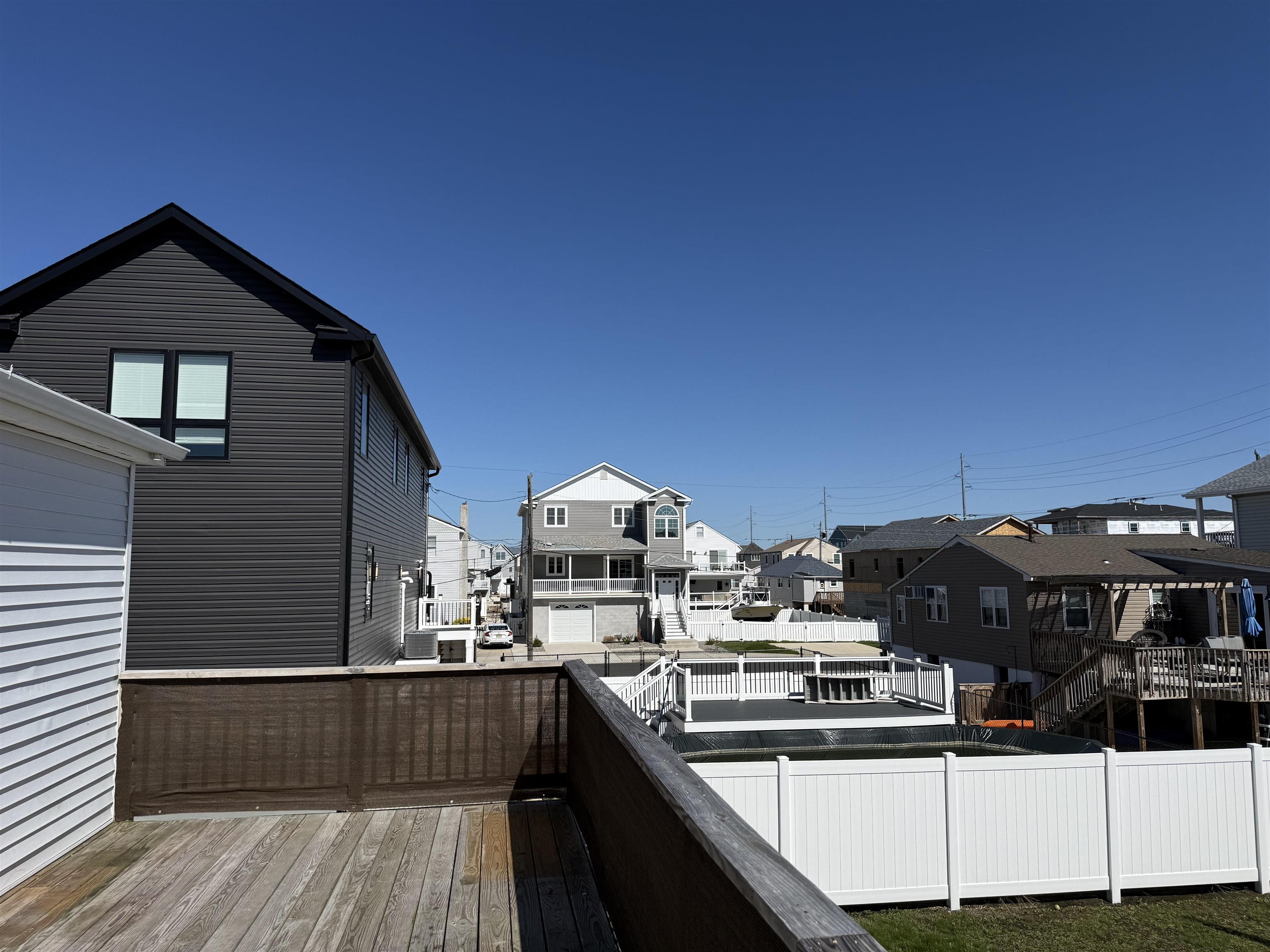 210 Q Avenue