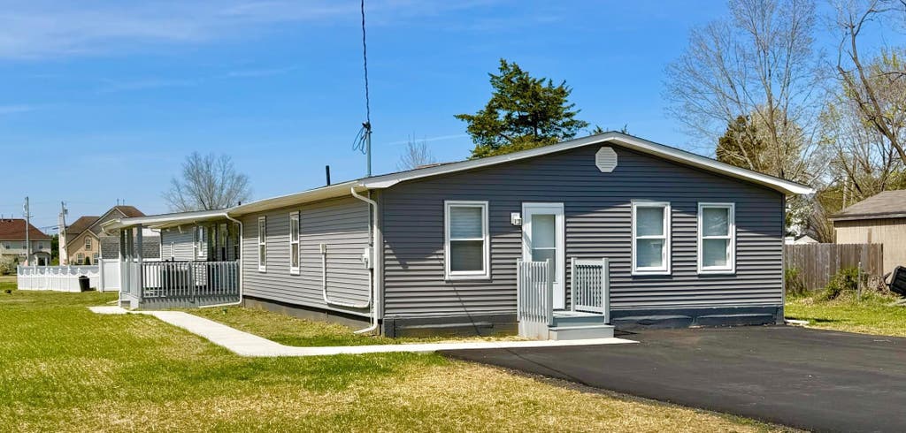 Photo of 530 Crest Avenue, Millville, NJ 08332 (MLS # 260966)