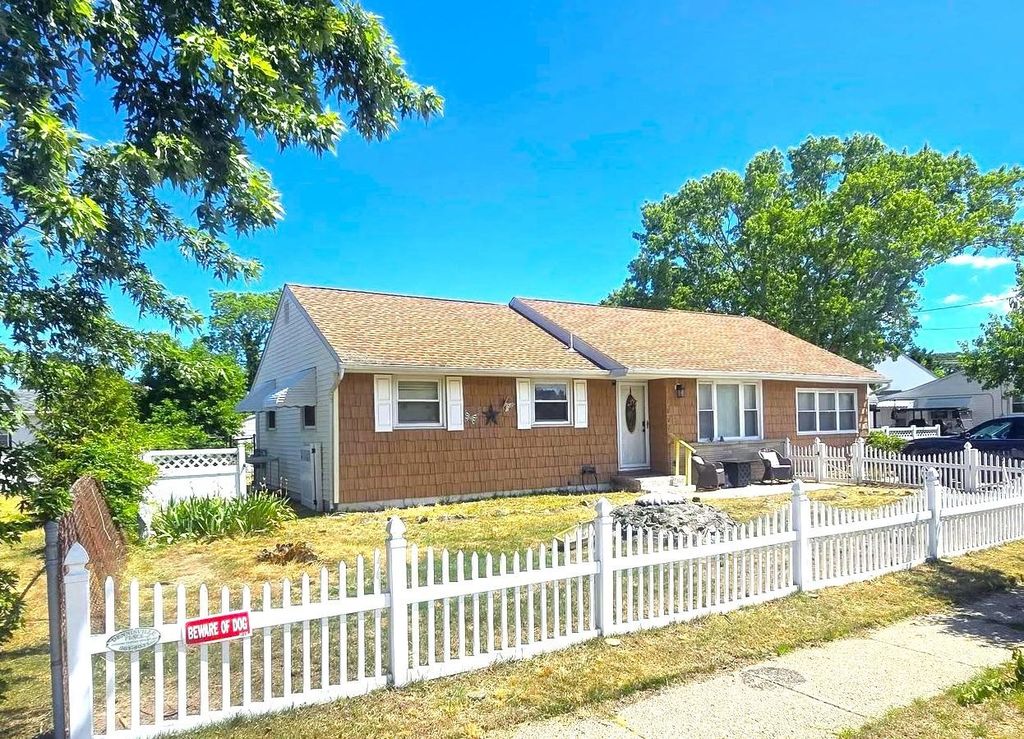 Photo of 1005 Franklin AVE, North Cape May, NJ 08204 (MLS # 261843)