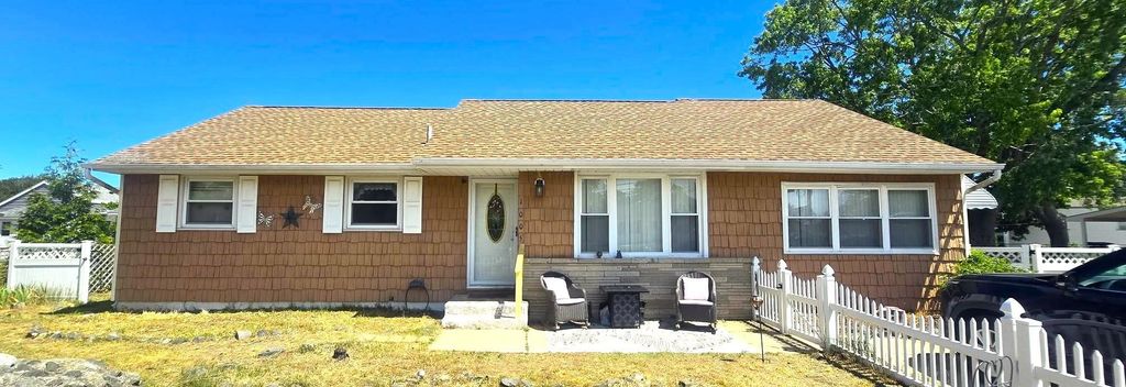 Photo of 1005 Franklin AVE, North Cape May, NJ 08204 (MLS # 261843)