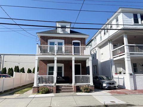 Photo of 224 E Maple Avenue, Wildwood, NJ 08260 (MLS # 252615)