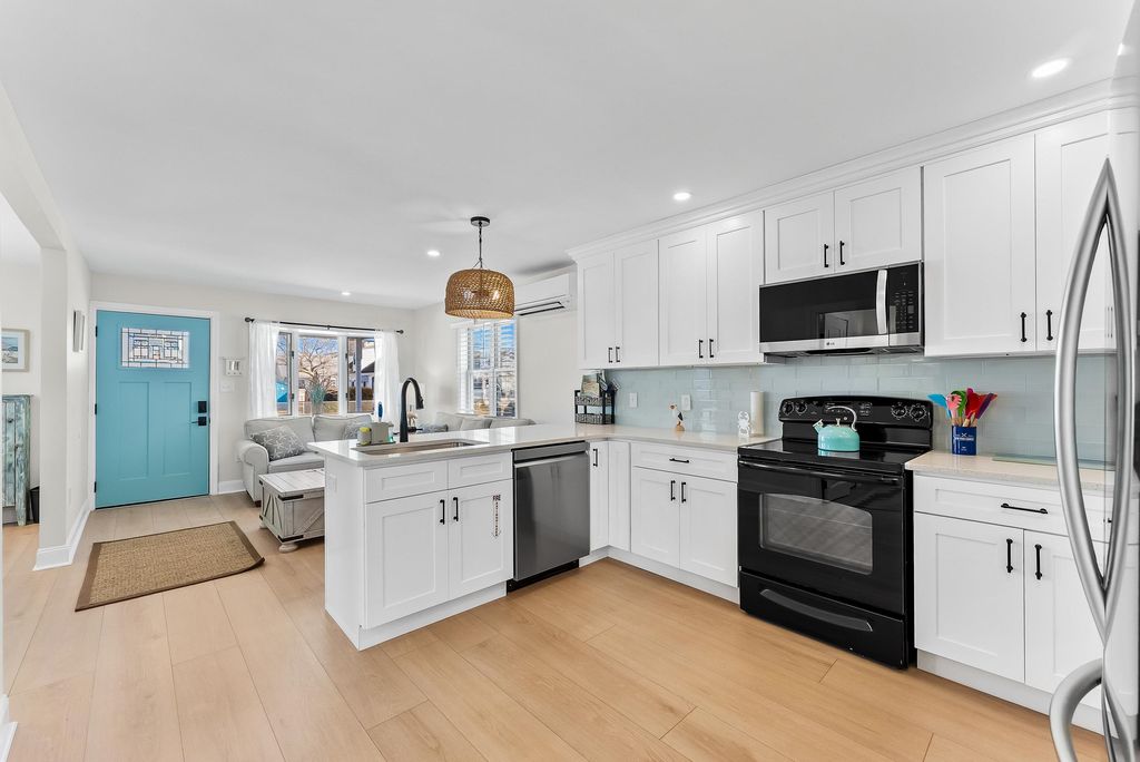 Photo of 246 E 14th Avenue, North Wildwood, NJ 08260 (MLS # 260426)