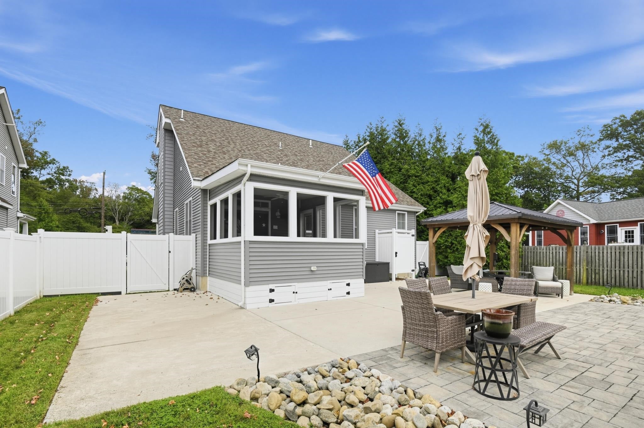 215 E 3rd Avenue