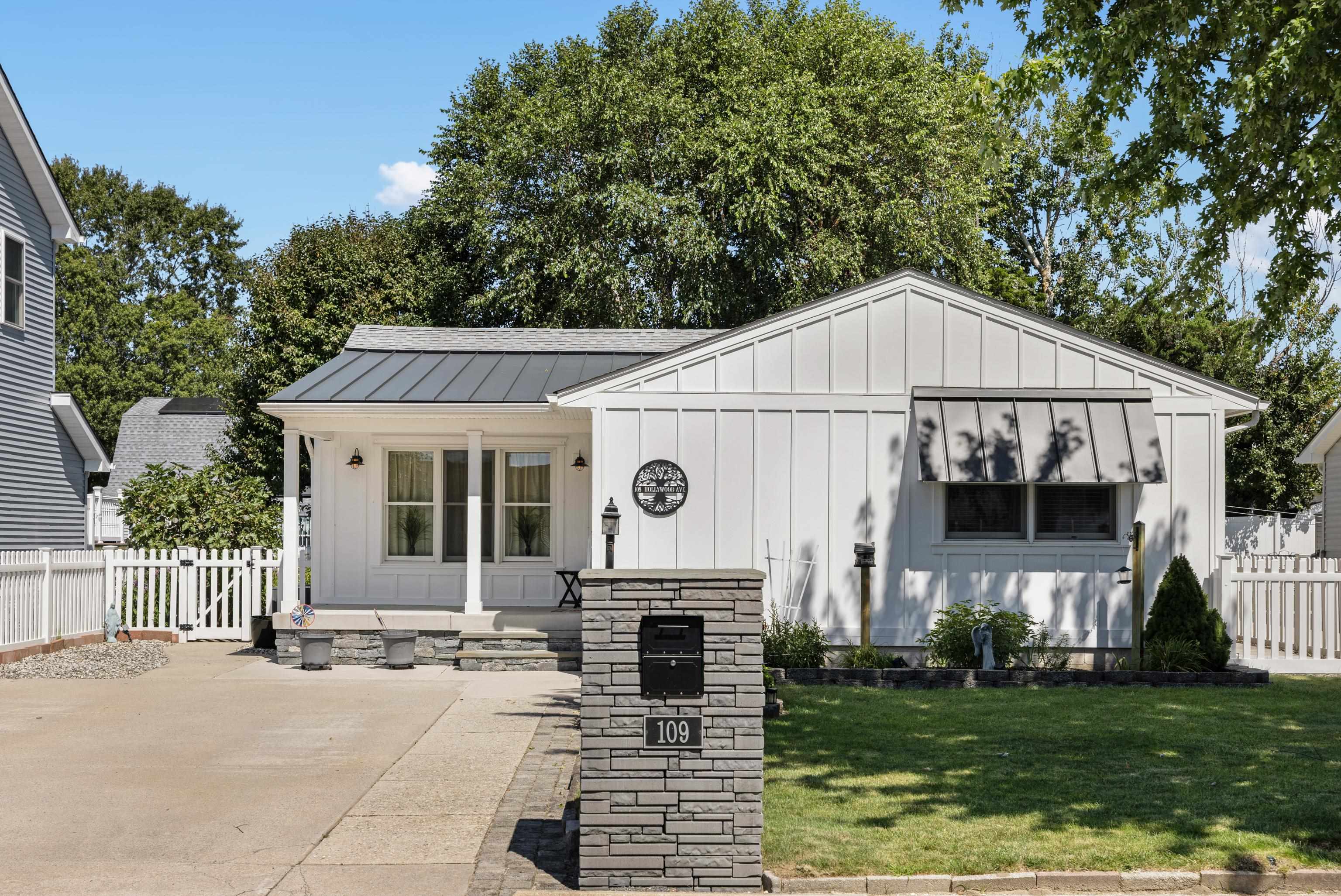 109 Hollywood Avenue