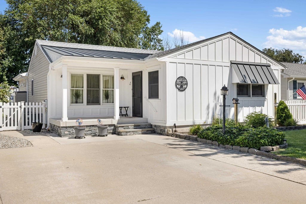 Photo of 109 Hollywood Avenue, Villas, NJ 08251 (MLS # 262546)