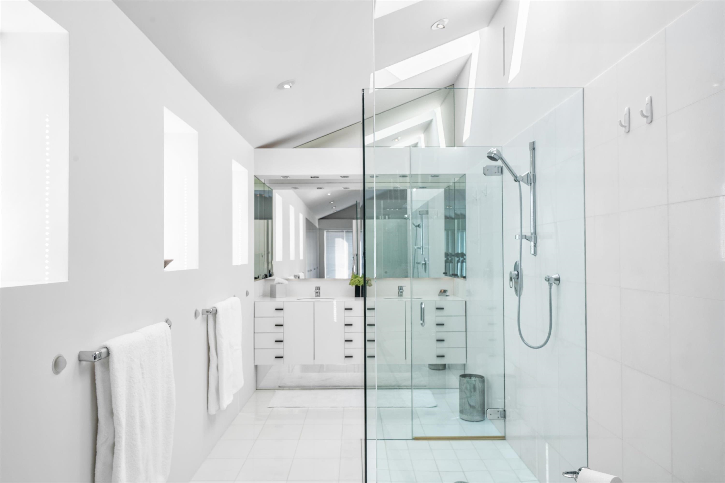 Stone Harbor, New Jersey 08247, United States, 10 Bedrooms Bedrooms, ,5 BathroomsBathrooms,Residential,Active,189913