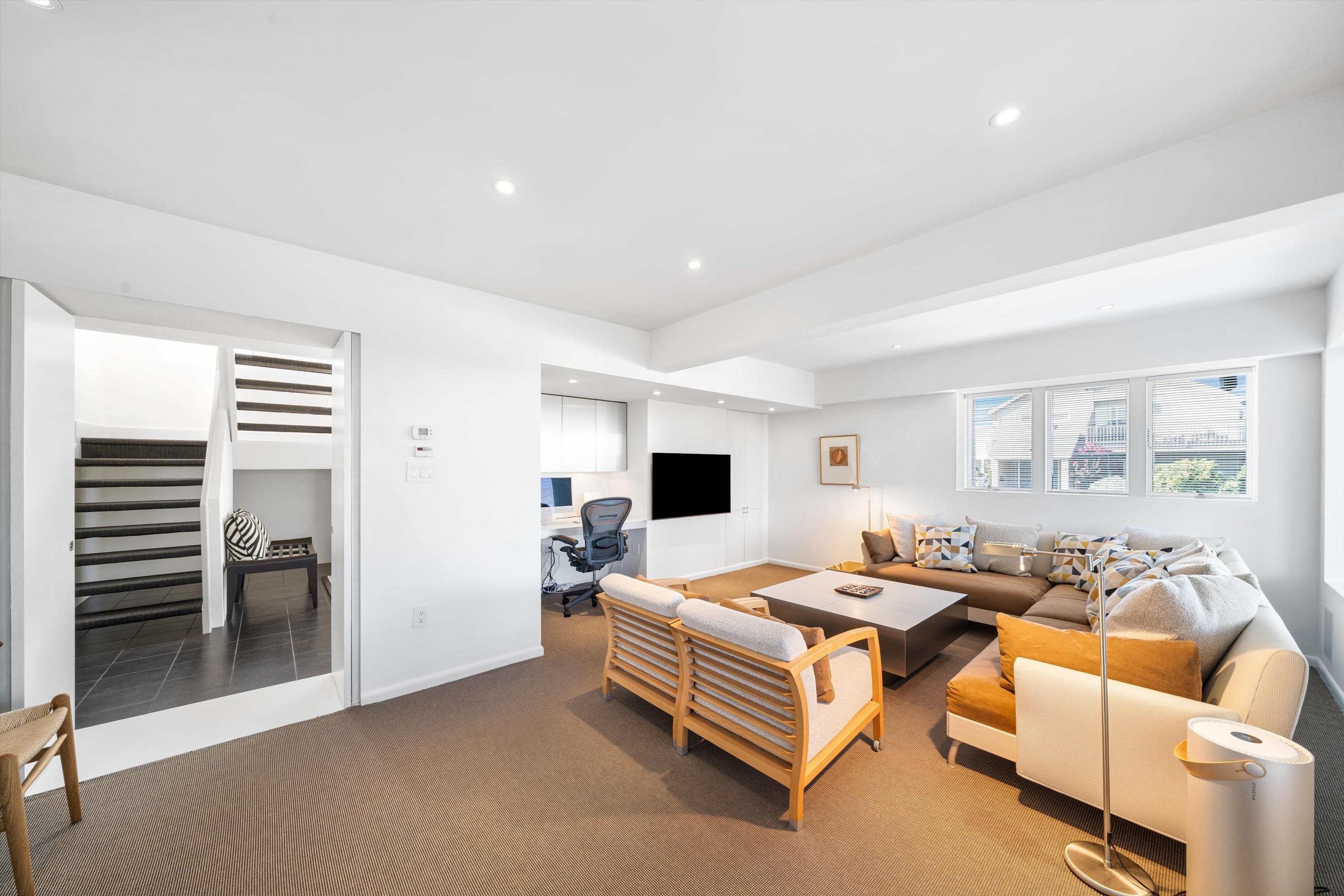 Stone Harbor, New Jersey 08247, United States, 10 Bedrooms Bedrooms, ,5 BathroomsBathrooms,Residential,Active,189913