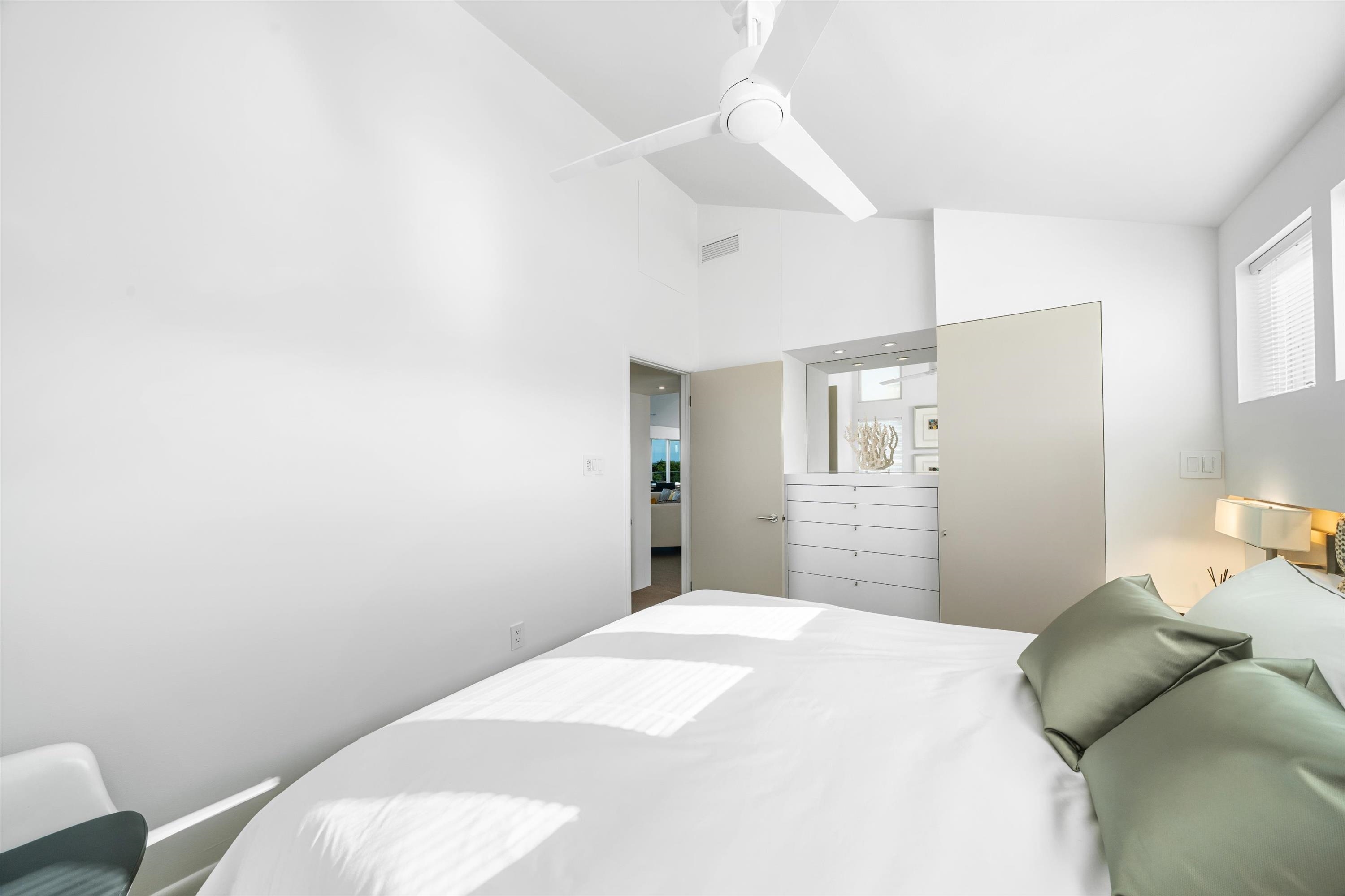 Stone Harbor, New Jersey 08247, United States, 10 Bedrooms Bedrooms, ,5 BathroomsBathrooms,Residential,Active,189913