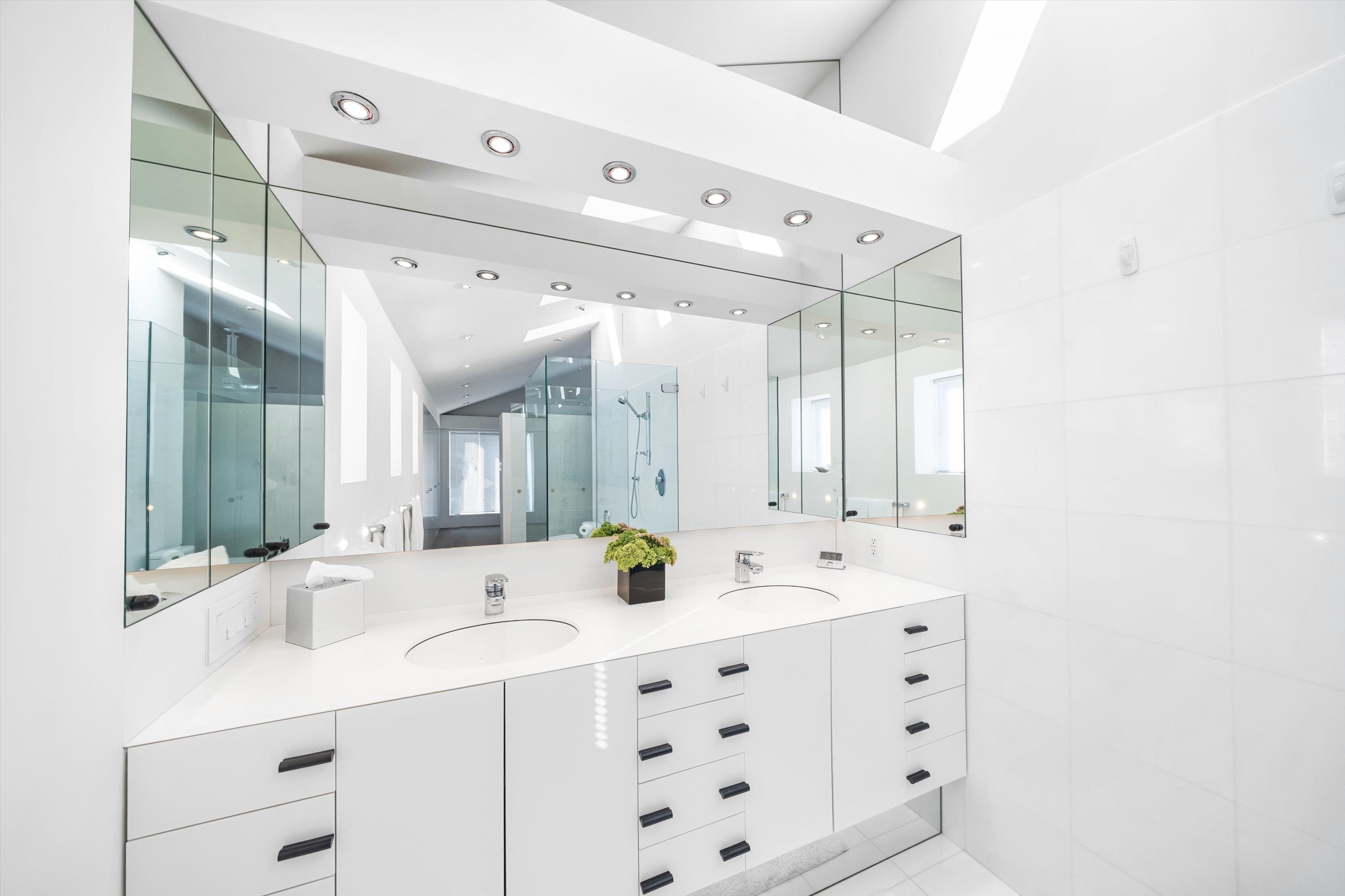 Stone Harbor, New Jersey 08247, United States, 10 Bedrooms Bedrooms, ,5 BathroomsBathrooms,Residential,Active,189913