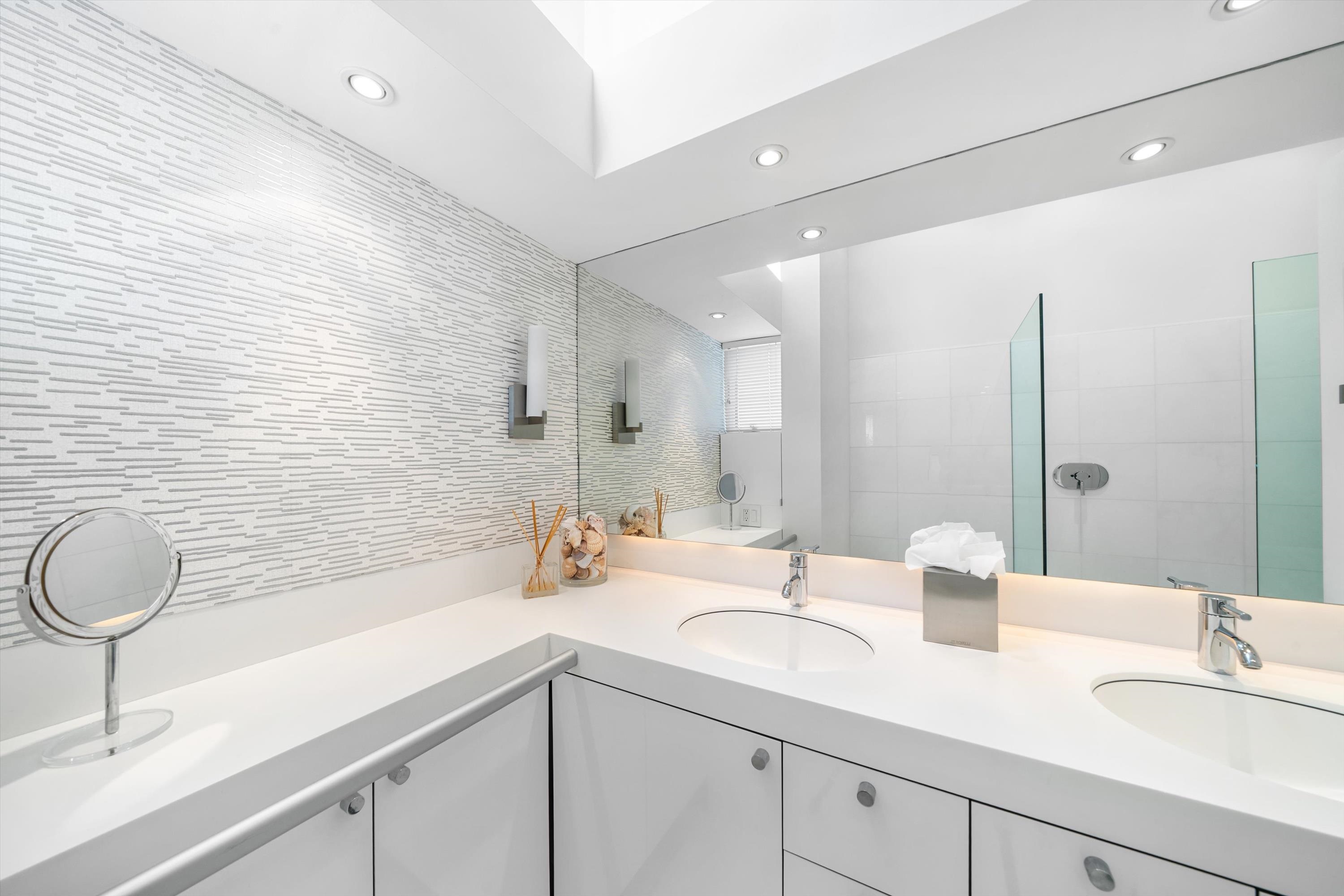 Stone Harbor, New Jersey 08247, United States, 10 Bedrooms Bedrooms, ,5 BathroomsBathrooms,Residential,Active,189913