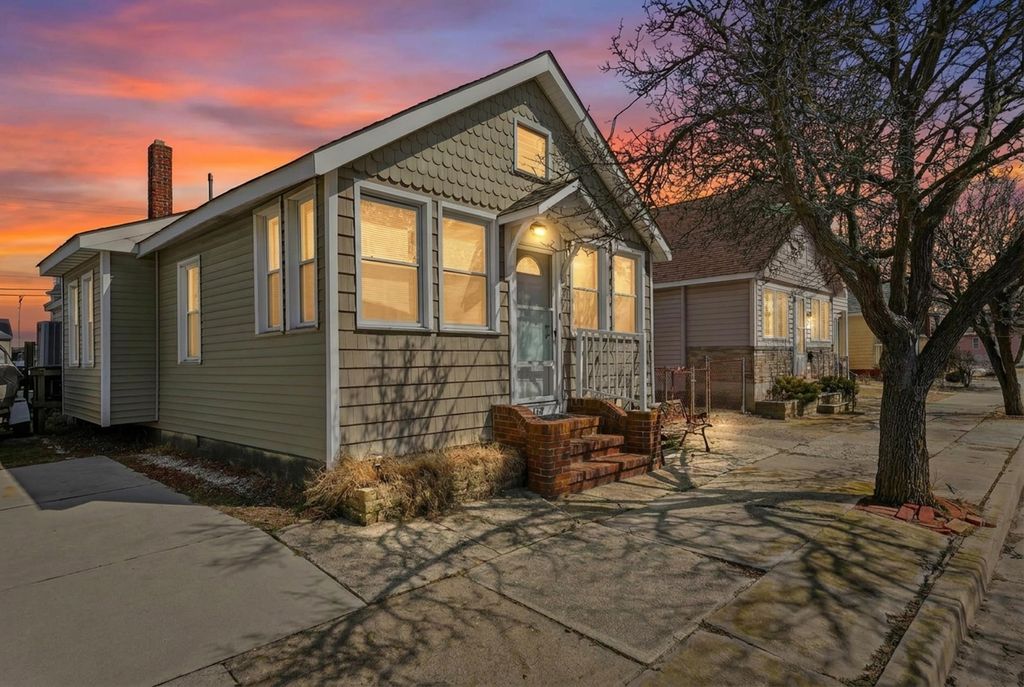 Photo of 313 W Juniper Avenue, Wildwood, NJ 08260 (MLS # 260694)