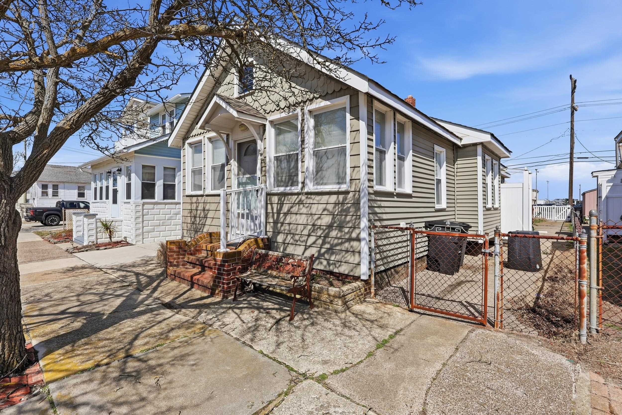 313 W Juniper Avenue