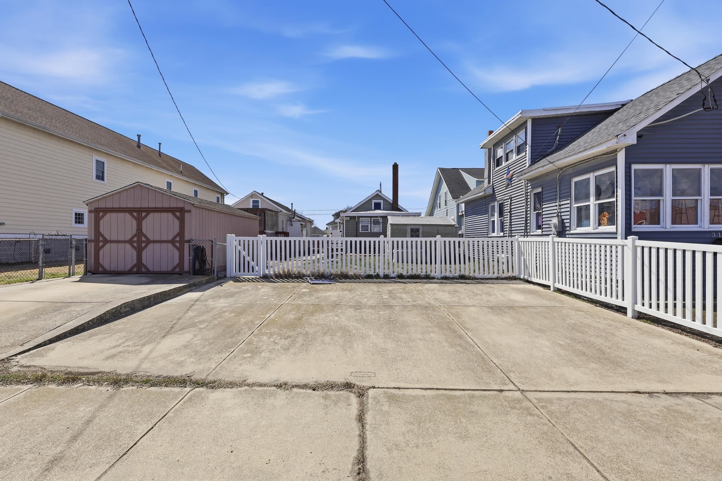 313 W Juniper Avenue
