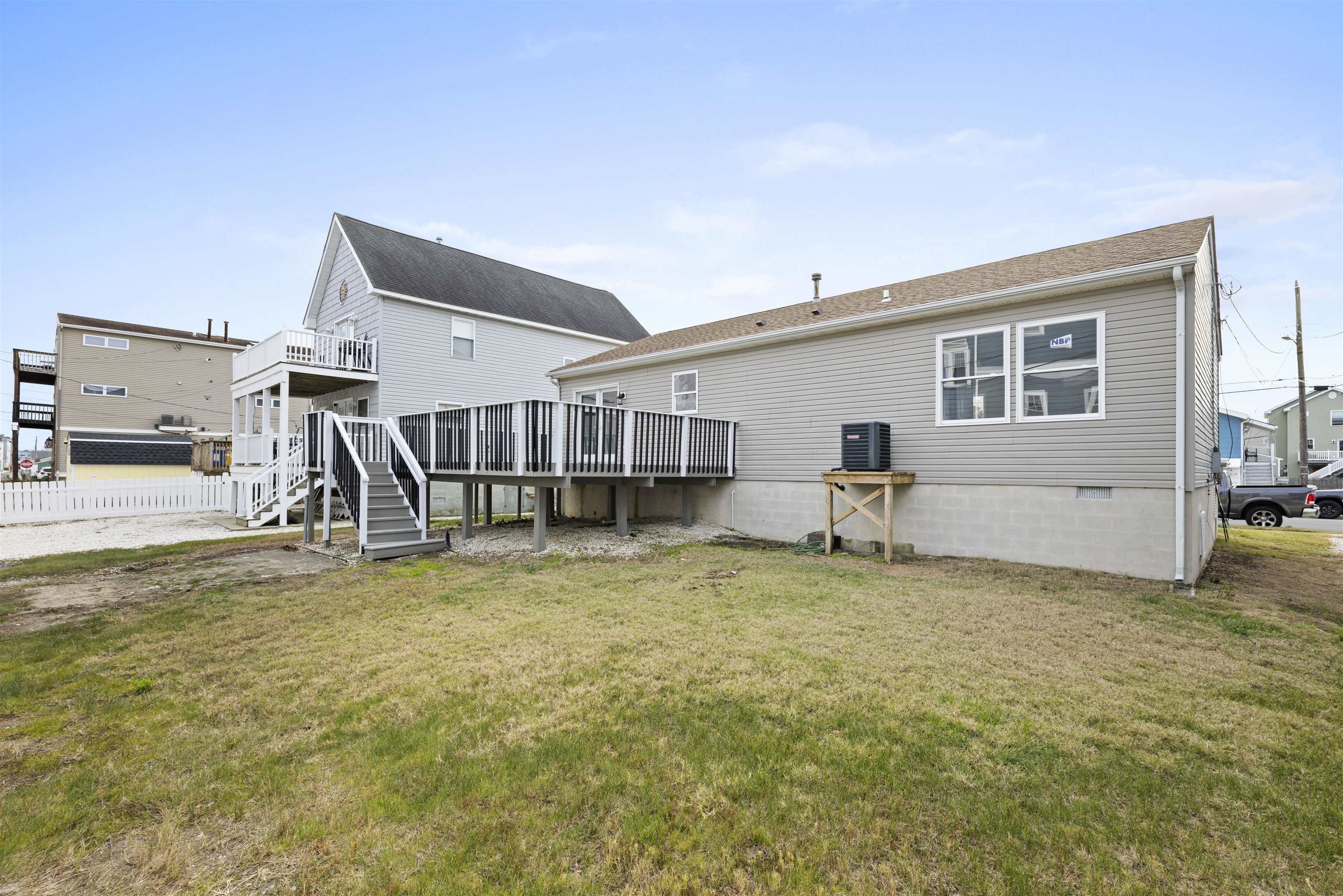 513 W Burk Avenue
