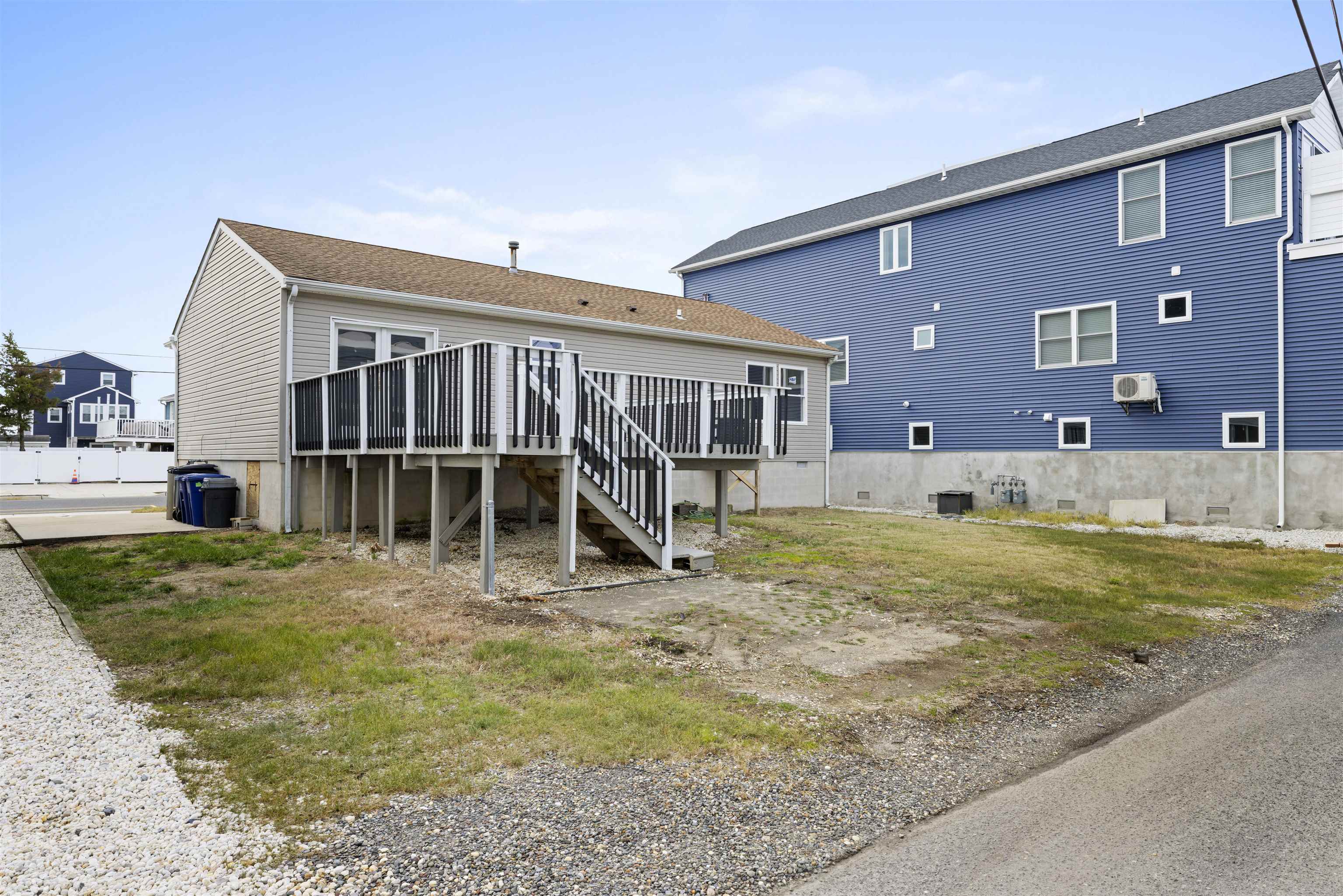 513 W Burk Avenue