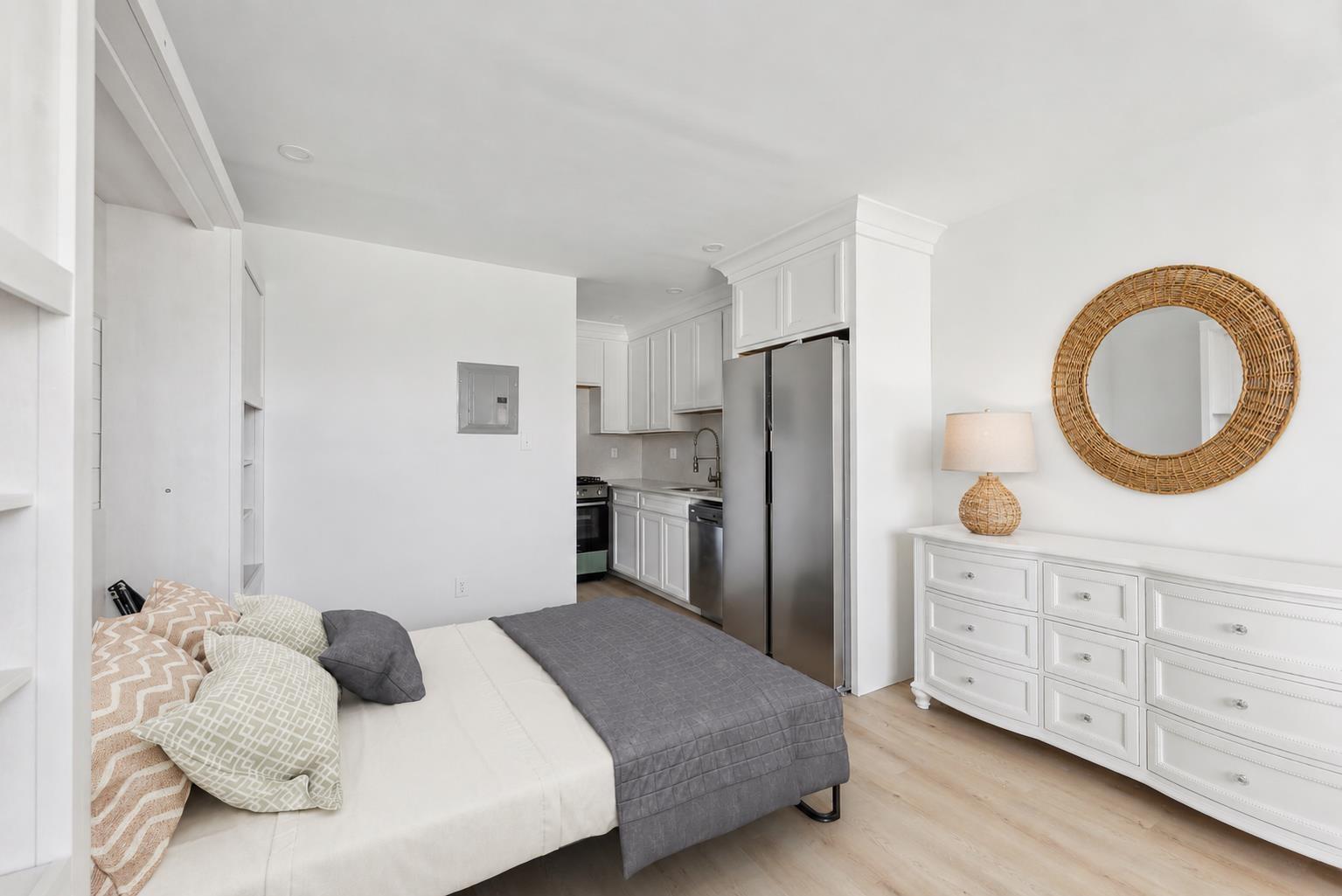 233 E Juniper Avenue 8