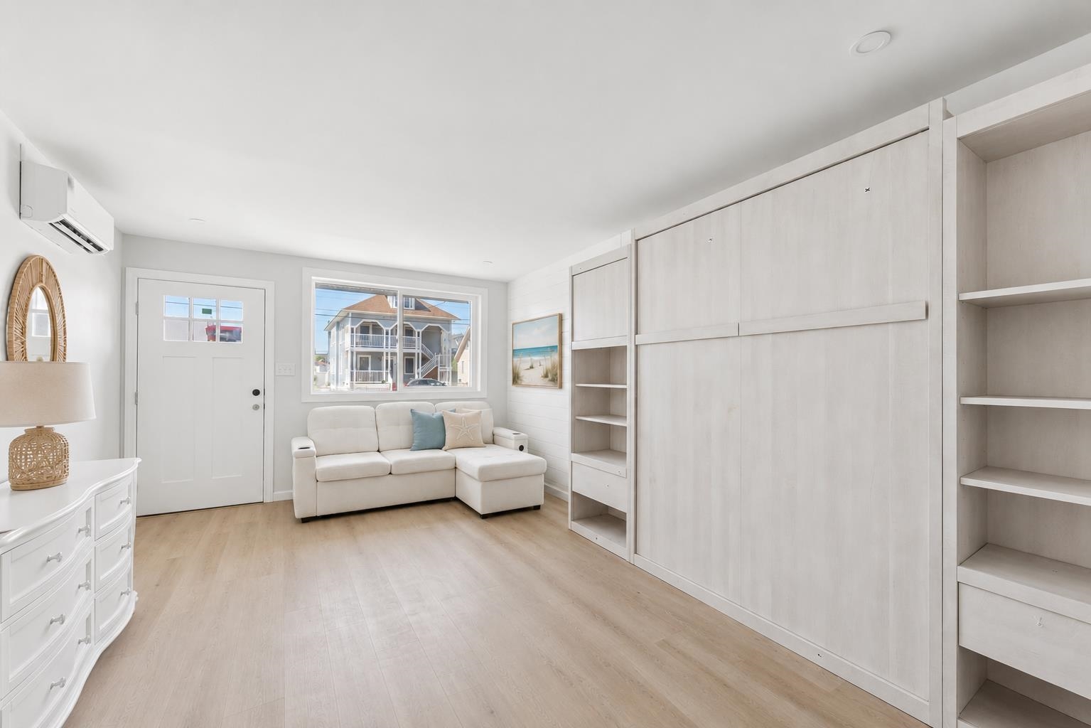 233 E Juniper Avenue 8