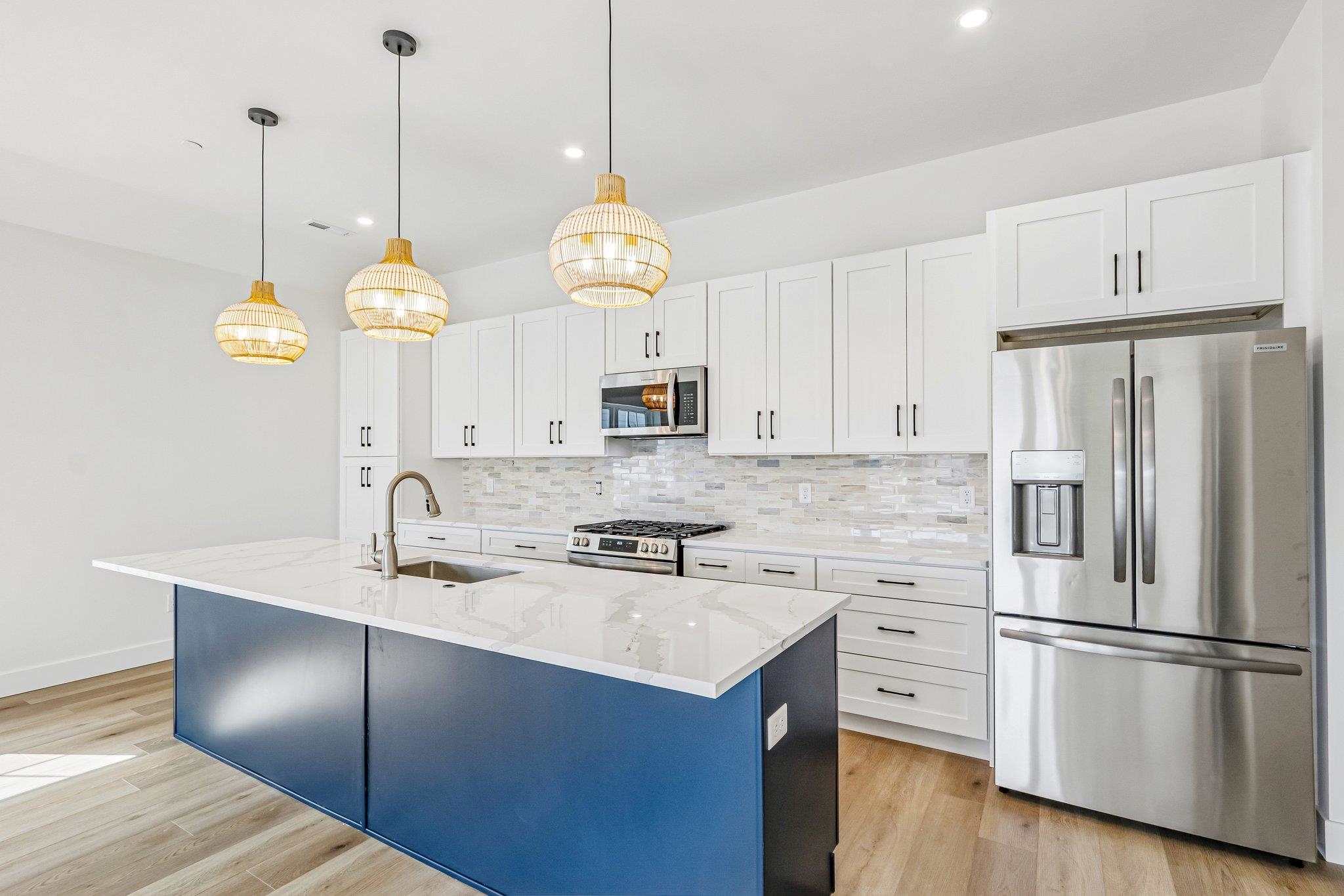 154 E Garfield 204
