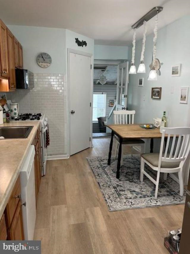 24 W Greenwood Avenue