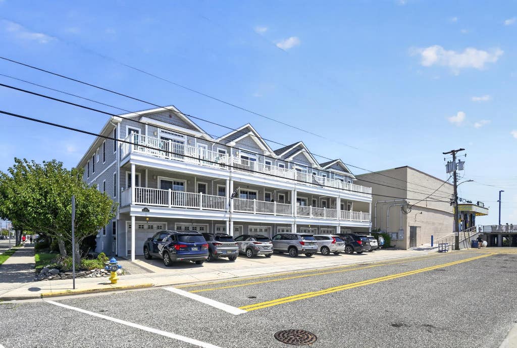 Photo of 401 E Pine Avenue #F, Wildwood, NJ 08260 (MLS # 262236)