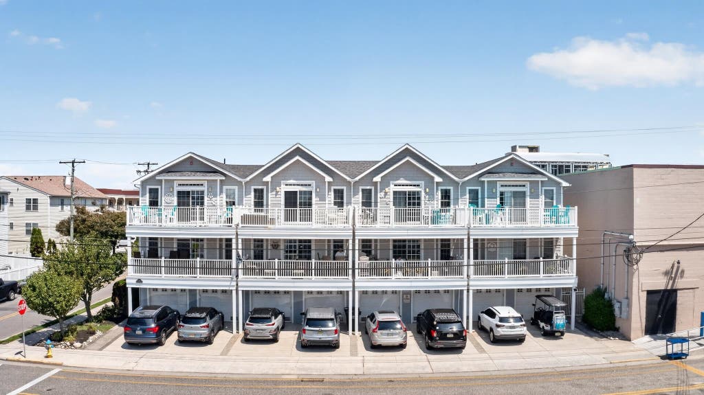 Photo of 401 E Pine Avenue #F, Wildwood, NJ 08260 (MLS # 262236)