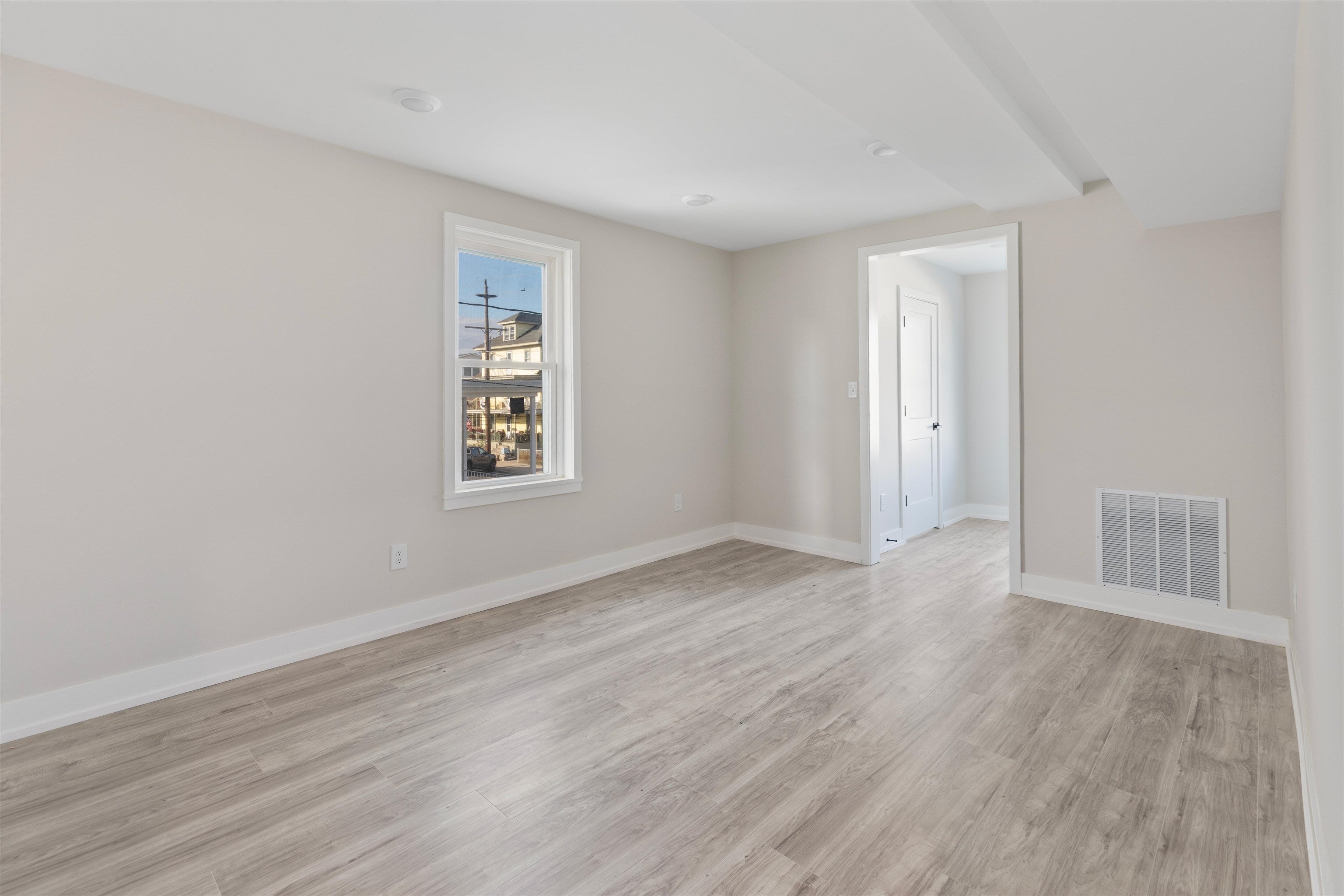 148 E Hildreth Avenue 2 West