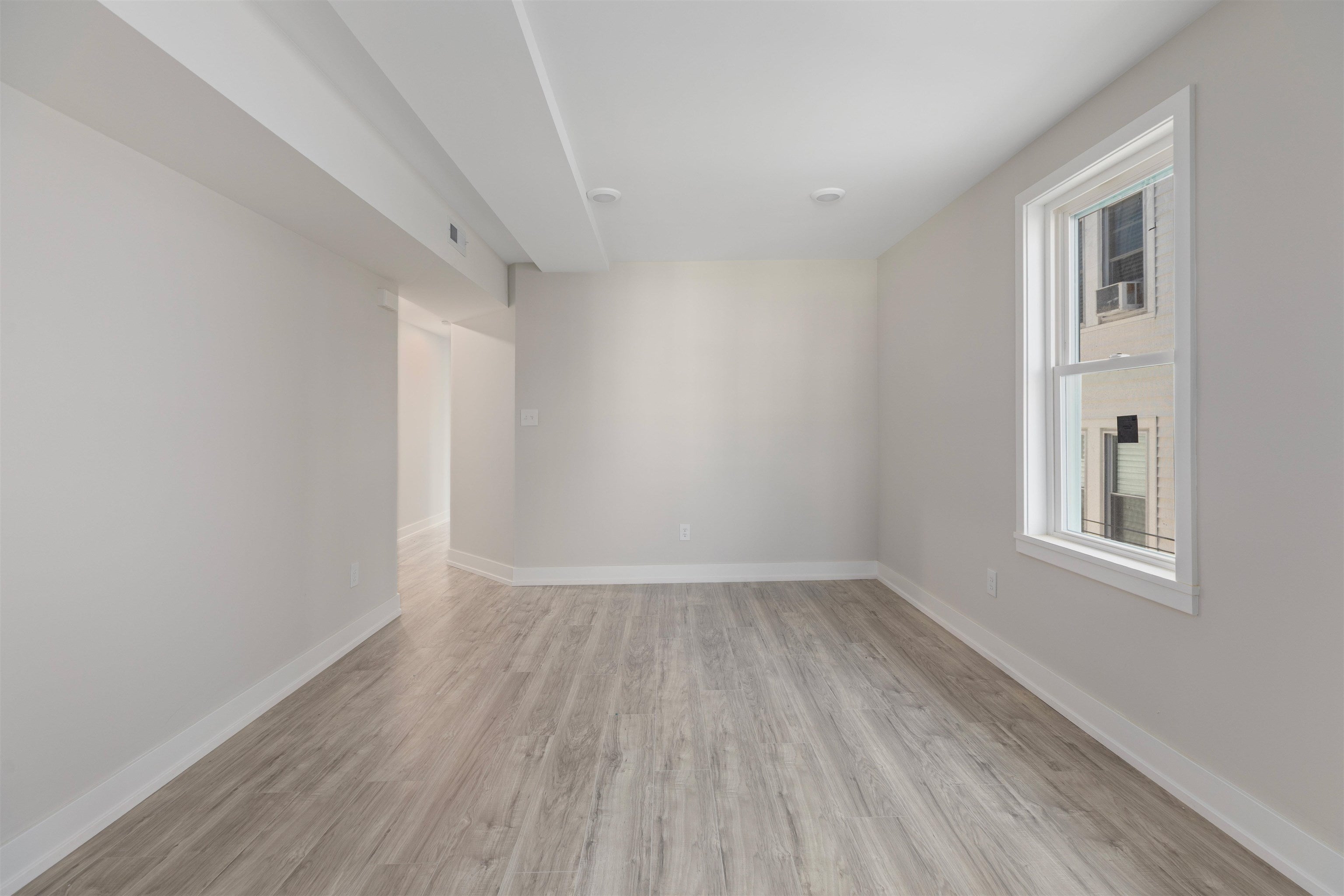 148 E Hildreth Avenue 2 West