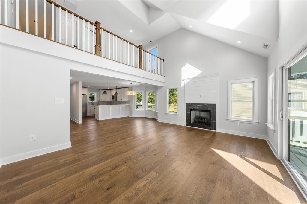 209 W Pacific B East side Avenue B (East)