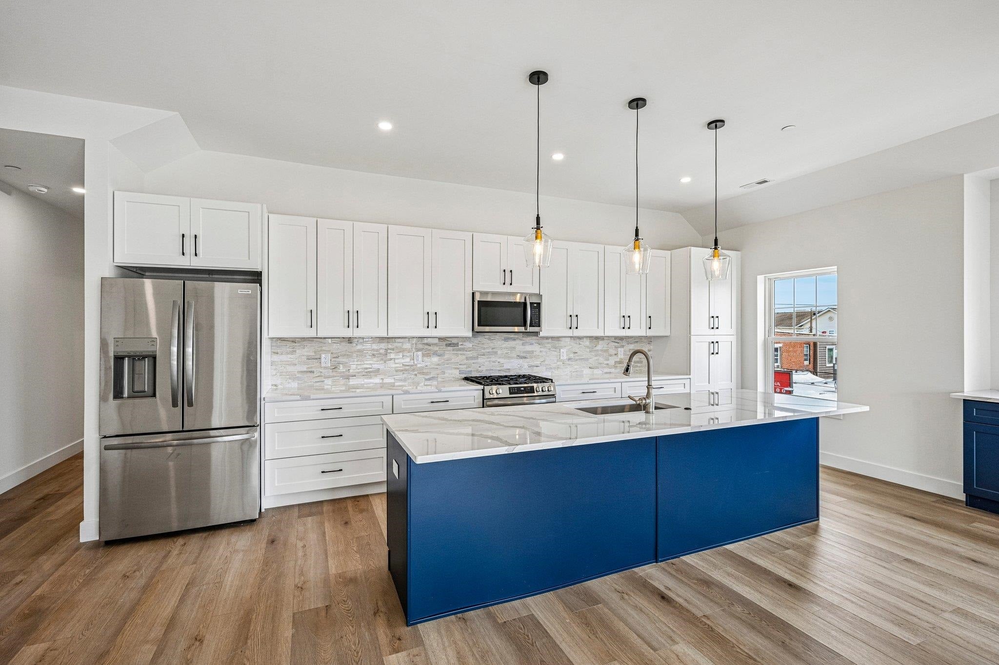 157 E Spicer Avenue 111