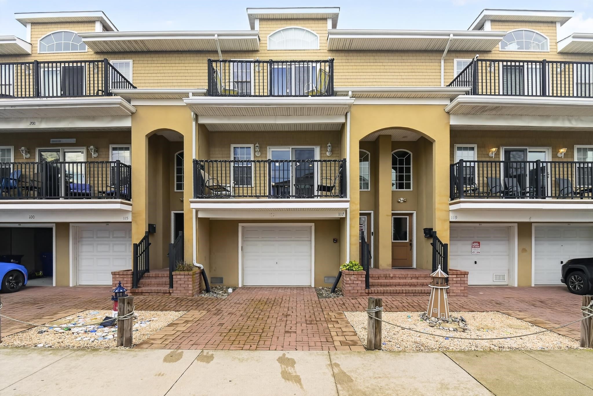 117 E Maple Avenue 101