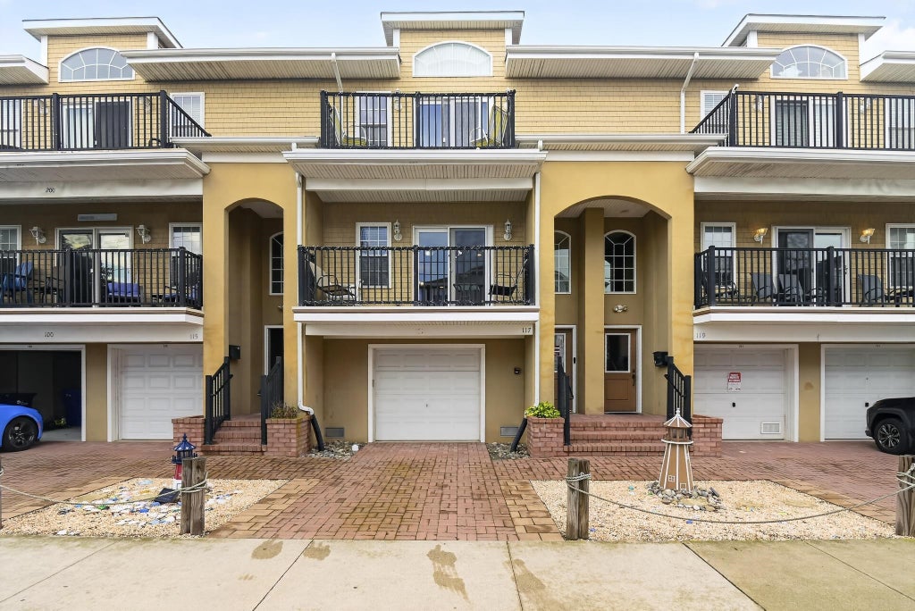 Photo of 117 E Maple Avenue #117, Wildwood, NJ 08260 (MLS # 262463)