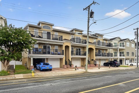 Townhouse For Sale - 117 E Maple Avenue #117<br/> Wildwood, NJ 08260
