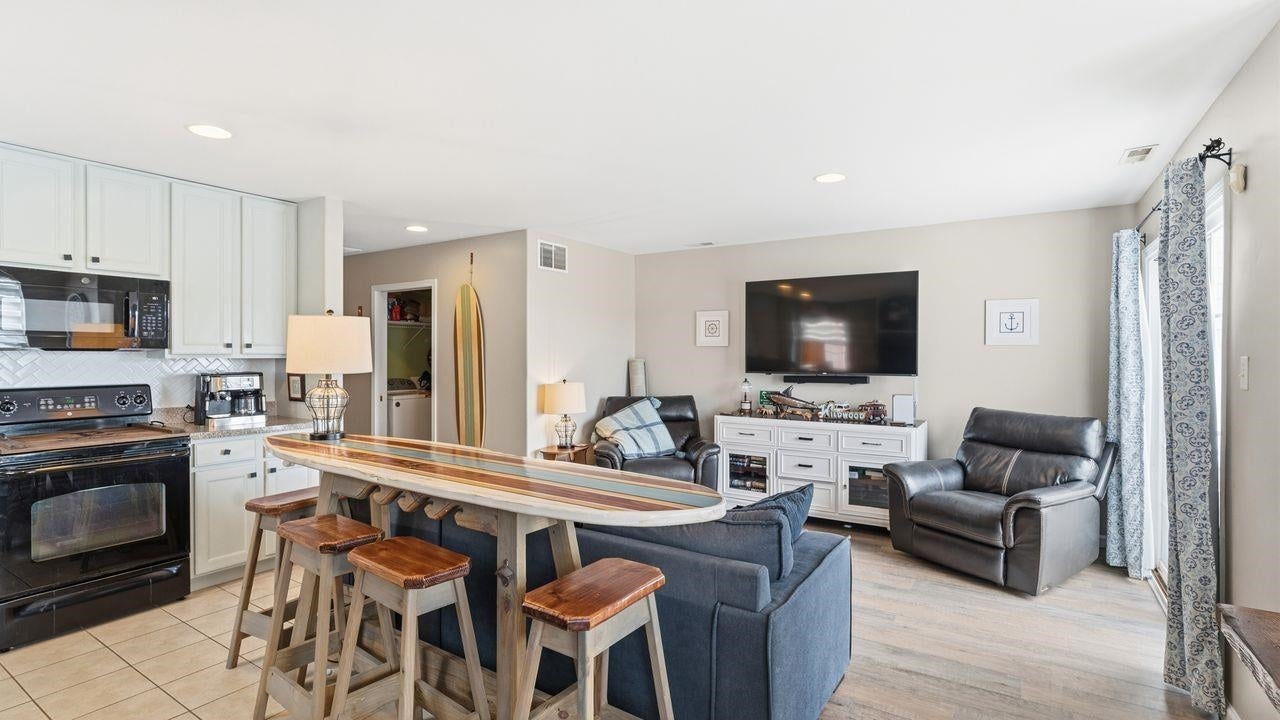 213 E Taylor Avenue 200