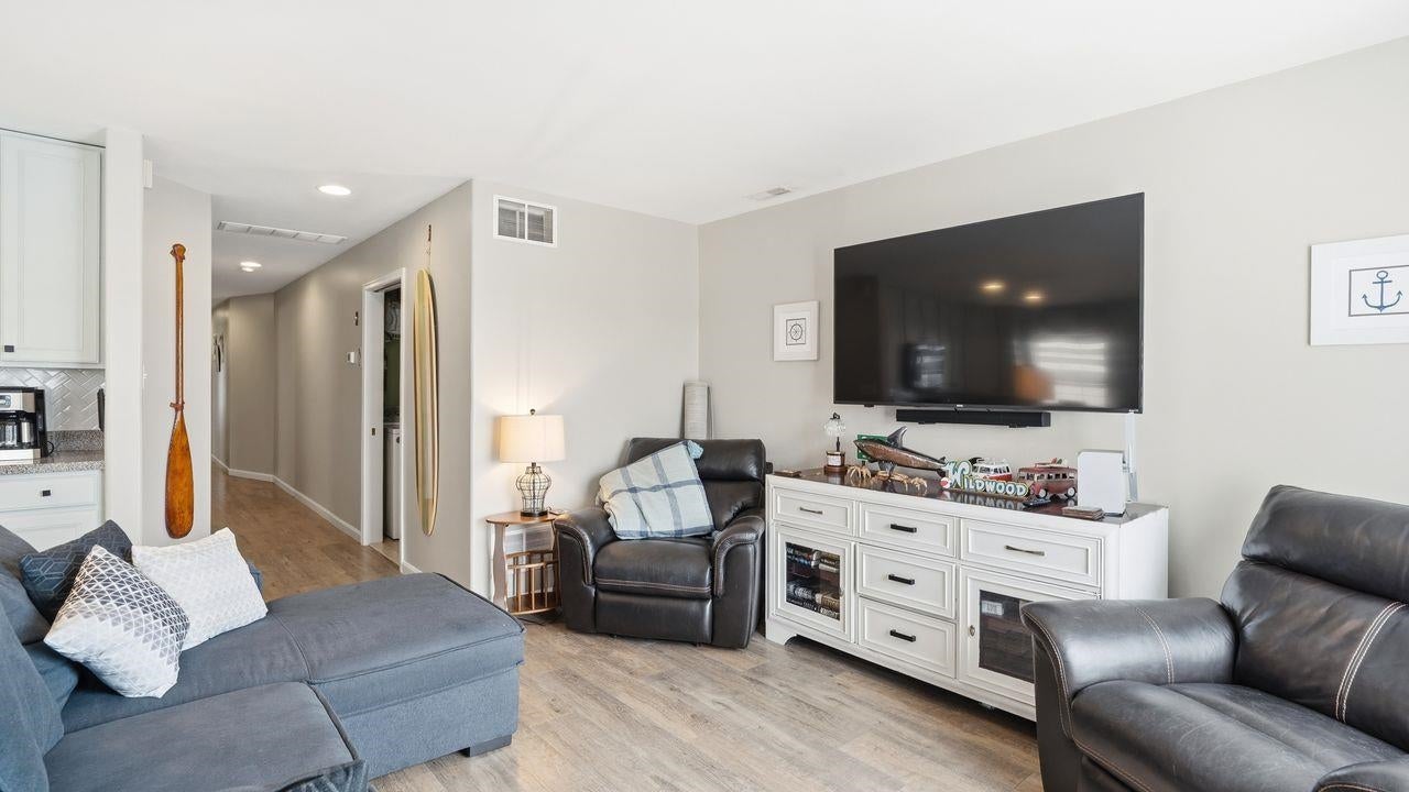 213 E Taylor Avenue 200