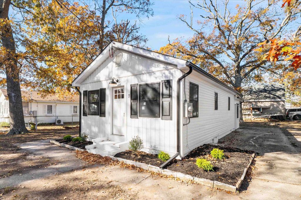 Photo of 7 Tulip Avenue, Villas, NJ 08251 (MLS # 253372)