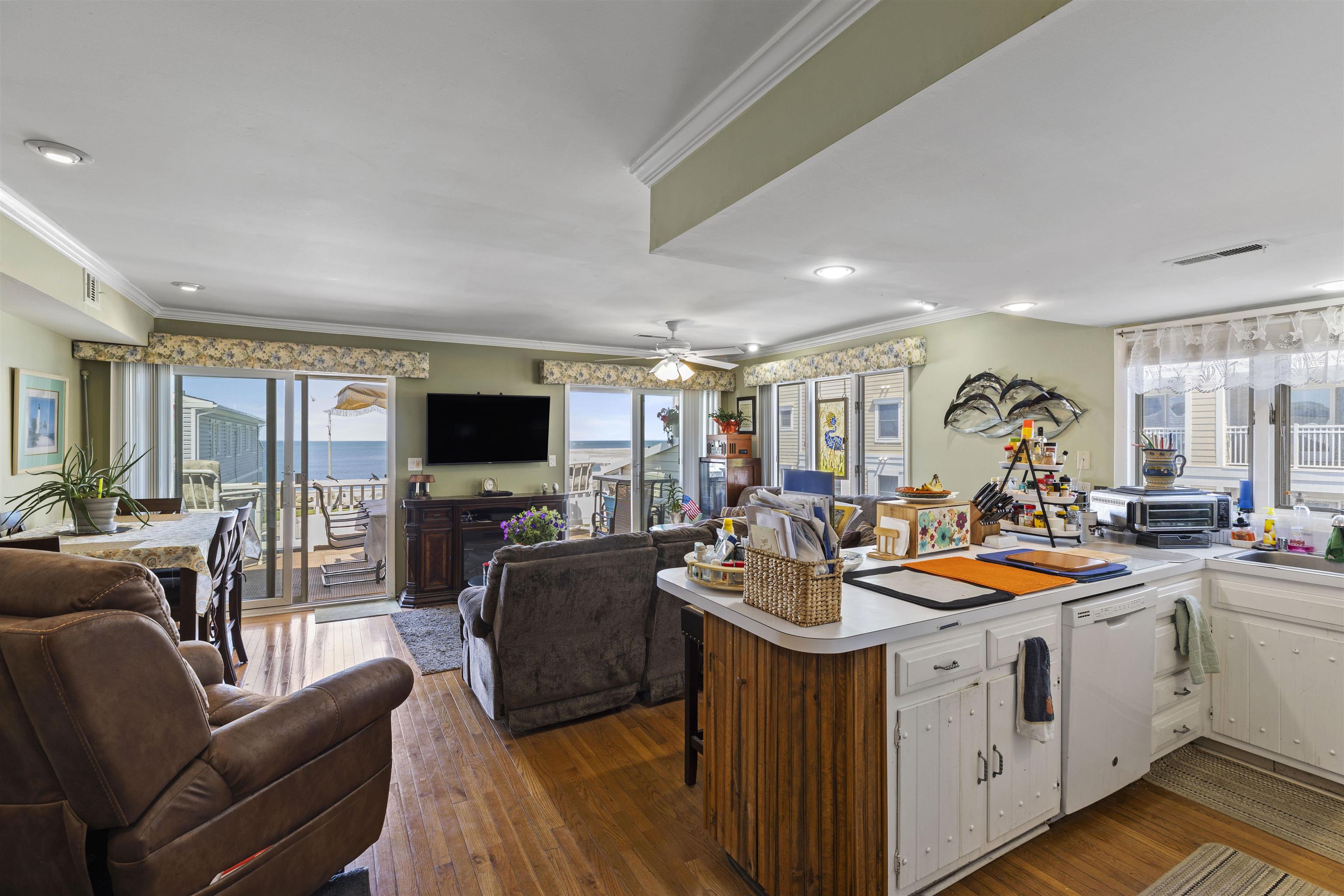127 W Spruce Avenue #B, North Wildwood, New Jersey image 2