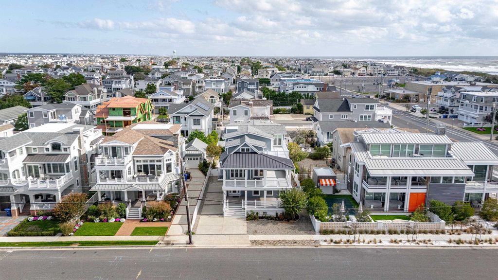 Photo of 25 W 32nd Street, Avalon, NJ 08202 (MLS # 252919)