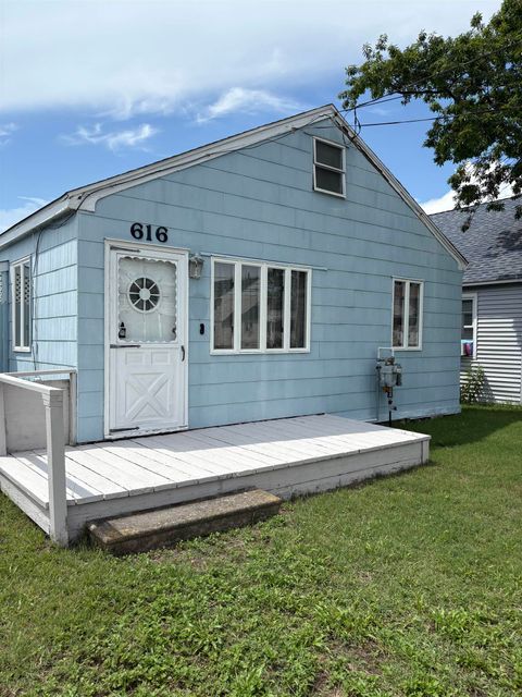 Photo of 616 W Spruce Avenue, North Wildwood, NJ 08260 (MLS # 253115) Photo of 616 W Spruce Avenue, North Wildwood, NJ 08260 (MLS # 253115)