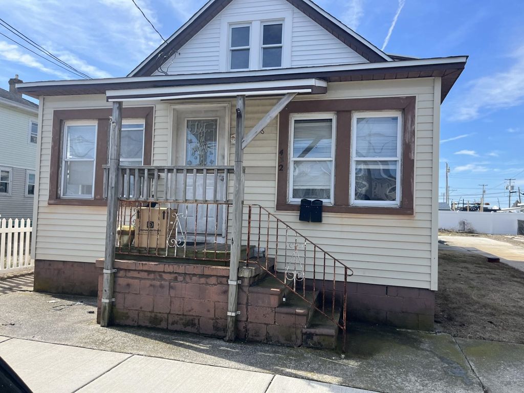 Photo of 432 W Andrews Avenue, Wildwood, NJ 08260 (MLS # 260581)
