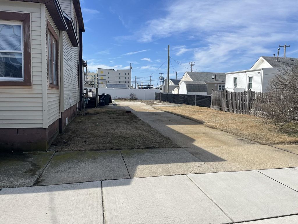 Photo of 432 W Andrews Avenue, Wildwood, NJ 08260 (MLS # 260581)