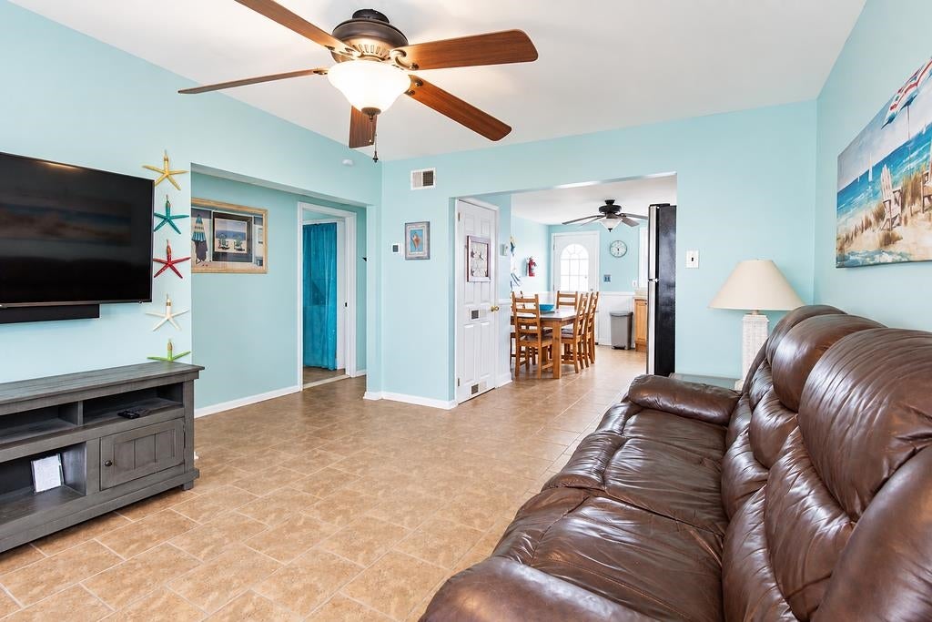 317 E Topeka Avenue 3